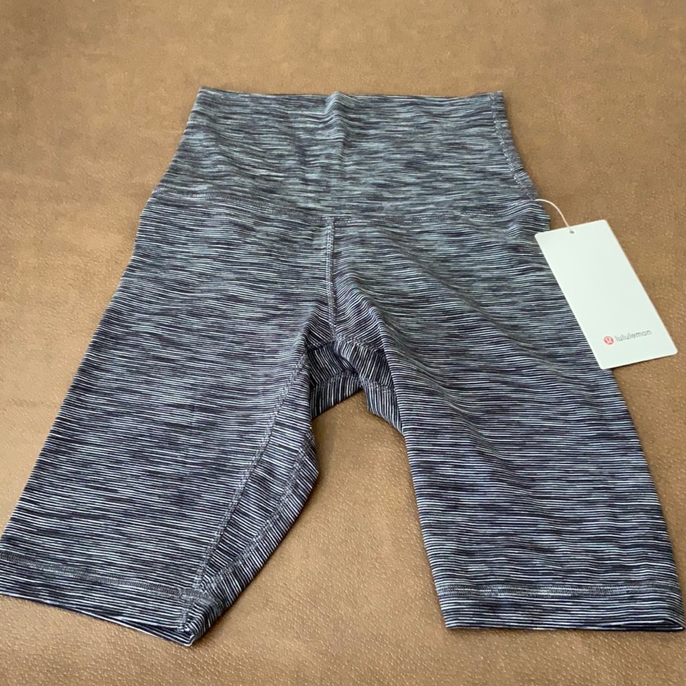 New Lululemon align 10” short